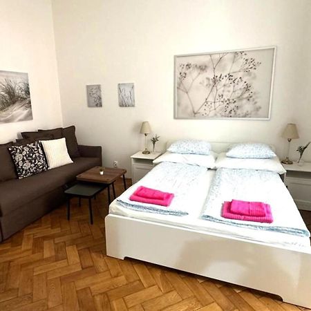 Side Street Apartments Prague Ngoại thất bức ảnh